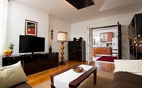 Blue View Apartment
